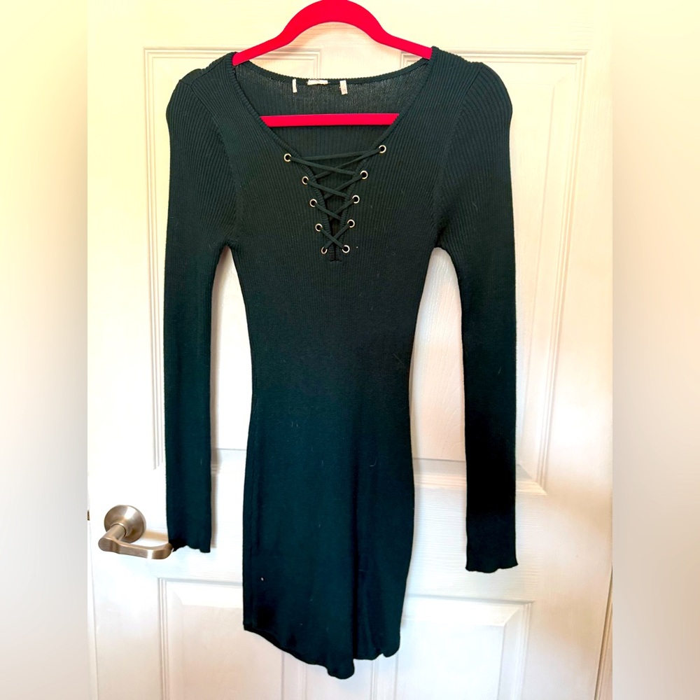 Super cute forest green body con dress. Super stretchy
